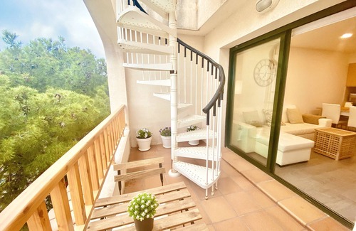 Miami Platja Apartment | Apartment 'Atico Solarium La Cala' with Sea View, Wi-Fi and Air Conditioning