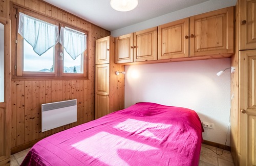 Station de Drouzin le Mont Apartment | Apartment "Au Col du Corbier" with Mountain View & Balcony