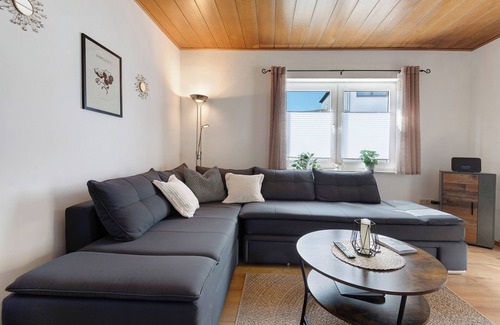 Schwandorf Apartment | Apartment 'Aufm Weinberg' with Wi-Fi