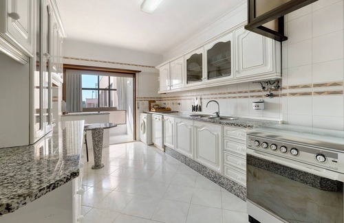 Cascais Apartment | Apartment 'Augusta's House' with Balcony and Wi-Fi