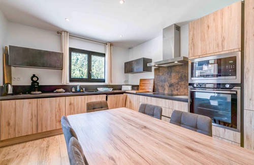 Ax-les-Thermes Apartment | Apartment 'Aux Pieds Des Pistes - Appt A' with Mountain View, Wi-Fi and Air Conditioning