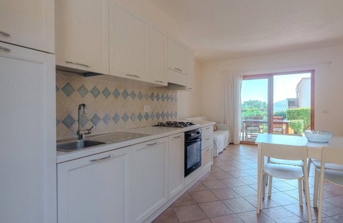 Murta Maria Apartment | Apartment 'Avocado' with Shared Pool, Private Garden and Air Conditioning