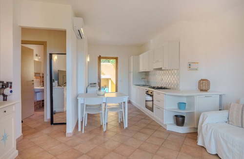 Murta Maria Apartment | Apartment 'Avocado' with Shared Pool, Private Garden and Air Conditioning