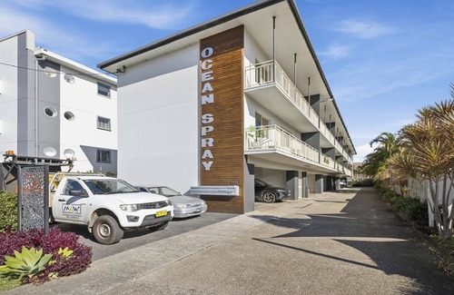 Coffs Harbour House | Apartment awesome location, near cafes, restaurants, short stroll to the beach