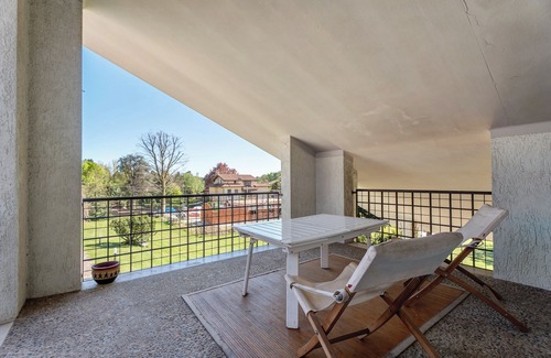 Induno Olona Apartment | Apartment "Azalea" with Mountain View, Shared Pool & Wi-Fi