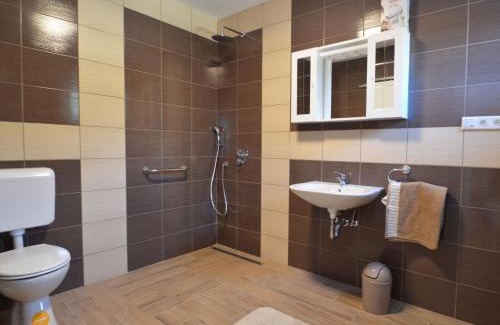 Liznjan Apartment | Apartment B&B-1 by Interhome