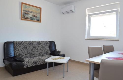 Liznjan Apartment | Apartment B&B-4 by Interhome
