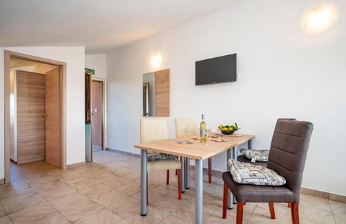 Liznjan Apartment | Apartment B&B-5 by Interhome