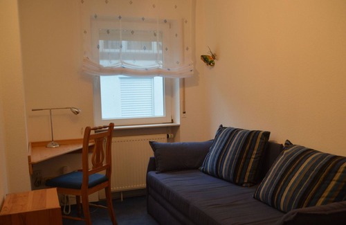 Ludwigshafen Apartment | Apartment 'Blütenweg' with Lake View, Shared Garden and Wi-Fi