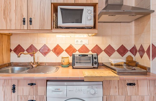 Jerez del Marquesado Apartment | Apartment 'Barranco' with Mountain View, Shared Terrace and Wi-Fi