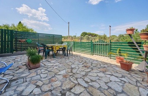 Castagneto Carducci Apartment | Apartment 'Bilocale In Campagna' with Private Garden, Balcony and Wi-Fi