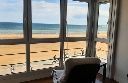 Zarautz Apartment | Apartment Bañeru 3 - Fisrt line beach, city centre accommodation by Egona