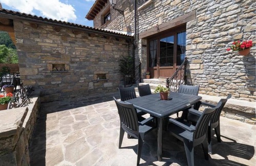 Borrastre Apartment | Apartment 'Bachella' with Mountain View, Private Terrace and Wi-Fi