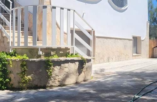 Marina di Lizzano Apartment | Apartment 'Bagnara - King' with Sea View and Shared Garden