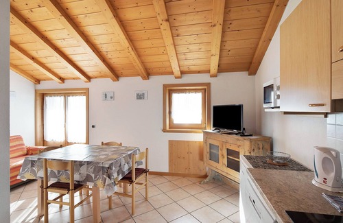 Trepalle Apartment | Apartment "Bait del Pont 51" with Mountain View, Wi-Fi & Garden