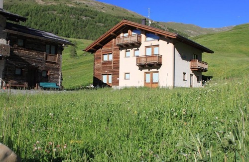 Trepalle Apartment | Apartment "Bait del Pont 51" with Mountain View, Wi-Fi & Garden