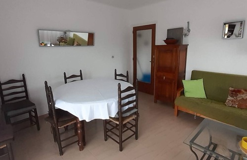Llanca Condo | Apartment Balcony sea view 5 minutes walk from the sea