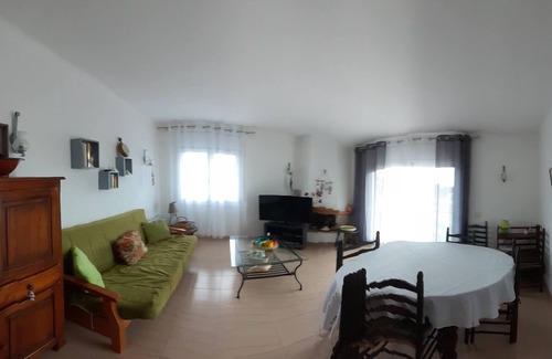 Llanca Condo | Apartment Balcony sea view 5 minutes walk from the sea