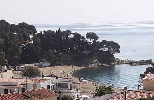 Llanca Condo | Apartment Balcony sea view 5 minutes walk from the sea