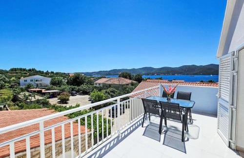 Cove Tri Zala (Zrnovo) Apartment | Apartment Balota - Moreška-4 by Interhome