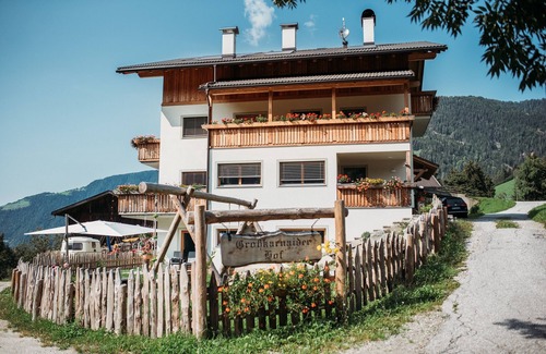 Luson Apartment | Apartment 'Bawiglbach Grosskarneid' with Mountain View, Shared Terrace and Wi-Fi