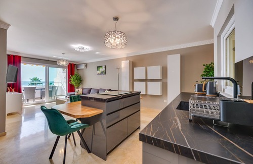 Marbella Apartment | Apartment 'Beach Marbella' with Sea View, Pool and Air Conditioning
