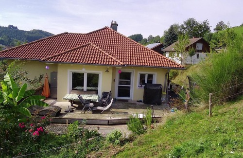 Schuttertal Apartment | Apartment 'Bee Home' with Mountain View, Private Terrace and Wi-Fi