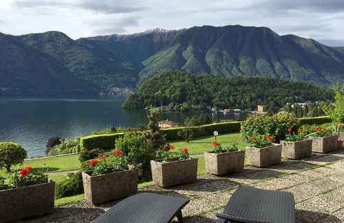 Azzano Apartment | Apartment Bella Vista In Mezzegra lake view pool home by Italian Apartments