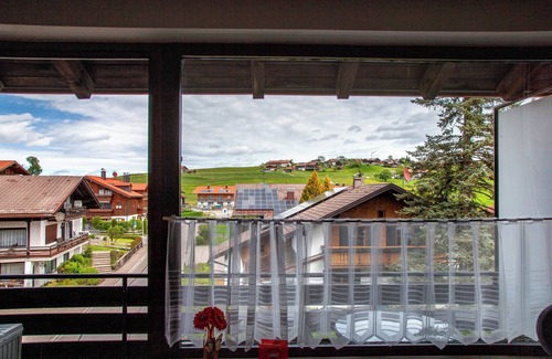 Obermaiselstein Apartment | Apartment ‘Bergrose’ with mountain railway ticket Hörnerdörfer included, swimming pool & sauna