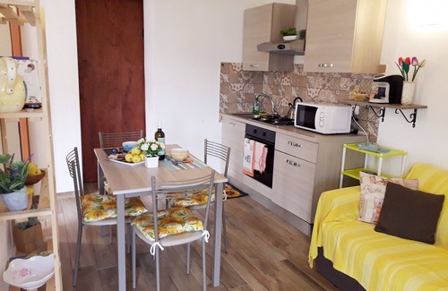 La Spezia Apartment | Apartment between lemon and olive trees with sea view CITRA code 011015-LT-0925