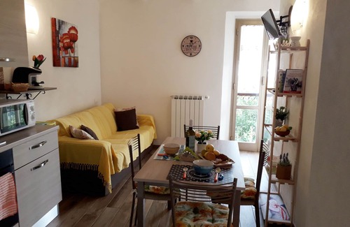 La Spezia Apartment | Apartment between lemon and olive trees with sea view CITRA code 011015-LT-0925