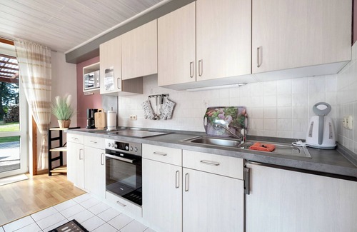 Arkebek Apartment | Apartment 'Bi Tiessens To Hus' with Private Terrace, Shared Garden and Wi-Fi