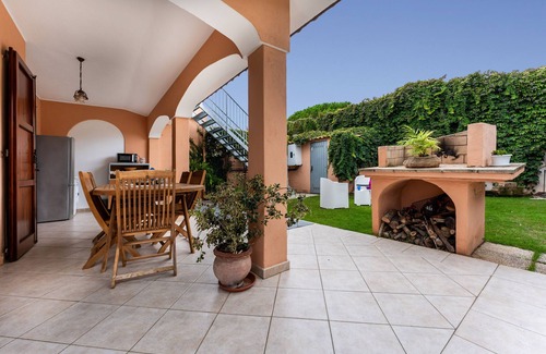 S'oru e Mari Apartment | Apartment 'Bijou Holiday Home' with Shared Terrace, Wi-Fi and Air Conditioning