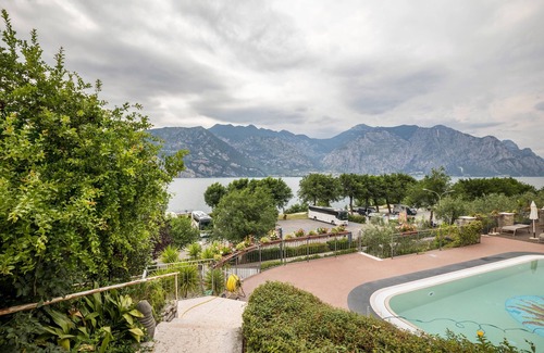 Malcesine Apartment | Apartment 'Bilo Vista Piscina Villa Treccani' with Lake View, Wi-Fi and Air Conditioning