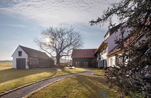Mickhausen Apartment | Apartment 'Birkethof Romantik' with Shared Terrace, Private Garden and Wi-Fi