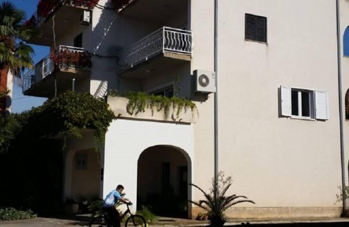 Okrug Gornji Apartment | Apartment Biserka - 50 m from beach : A3(2+1) - Okrug Gornji, Island Ciovo, Croatia