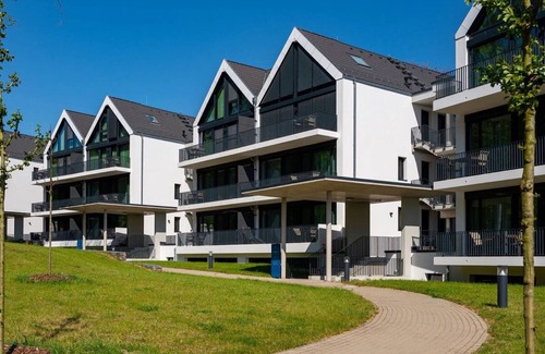 Muritz Apartment | Apartment 'Blau Mit Müritzblick' with Lake View, Shared Pool and Wi-Fi