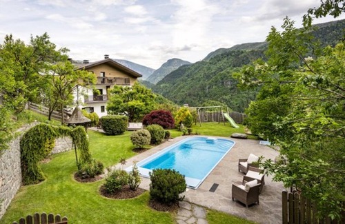 Barbiano Apartment | Apartment 'Blauburgunder' with Mountain View, Shared Pool and Wi-Fi