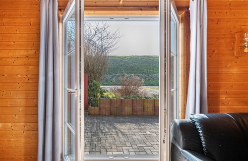 Toenning Apartment | Apartment 'Blockhaus An Der Nordsee' with Private Terrace, Private Garden and Wi-Fi