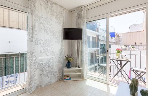 Sitges Town Center Apartment | Apartment 'Bonaire' near the beach with balcony, air conditioning & Wi-Fi