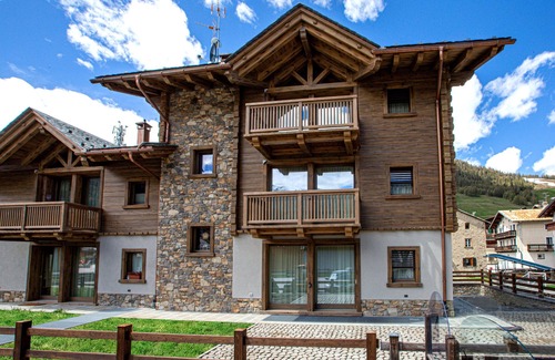Livigno Apartment | Apartment 'Bondi Chalet St Antoni' with Mountain Views & Wi-Fi