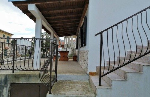 Rukavac Apartment | Apartment Branko - with parking; A2(4) - Cove Rukavac, Island Vis, Croatia