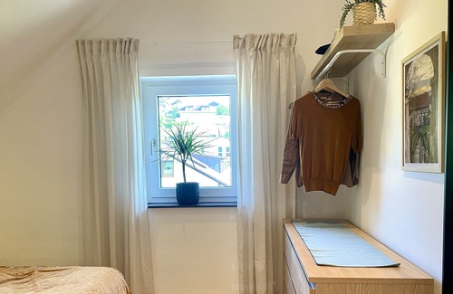 Koenigsberg in Bayern Apartment | Apartment 'Burgblick' with Mountain View and Wi-Fi