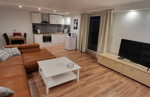Fuldatal Apartment | Apartment 'Burgstraße' with Private Terrace, Private Garden and Wi-Fi