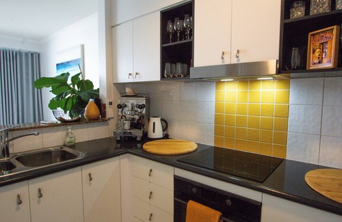 Alexandra Headland Apartment | Apartment by the beach!