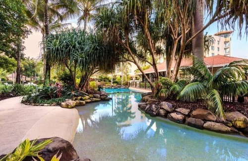 Alexandra Headland Apartment | Apartment by the beach!