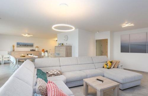 Middelkerke Apartment | Apartment by the Beach with Panoramic Views