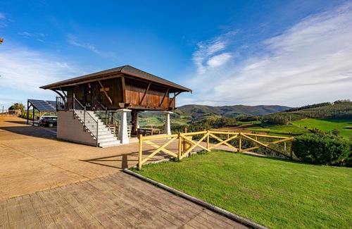 Vegadeo Apartment | Apartment 'C De Alborada Del Eo' with Mountain View, Private Garden and Wi-Fi