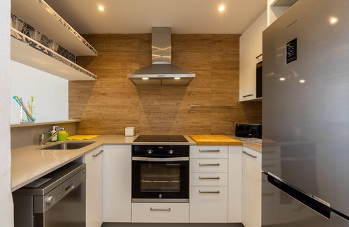 Arenal d'en Castell Apartment | Apartment 'Costa Arenal' with Shared Pool, Wi-Fi and Air Conditioning