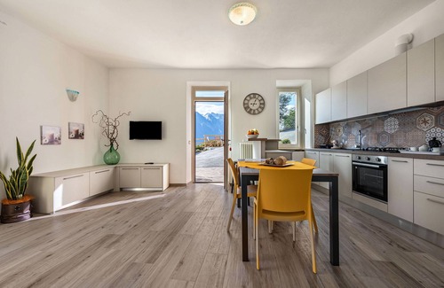Tremosine Apartment | Apartment 'Casa Bepi' with Lake View, Private Terrace and Wi-Fi
